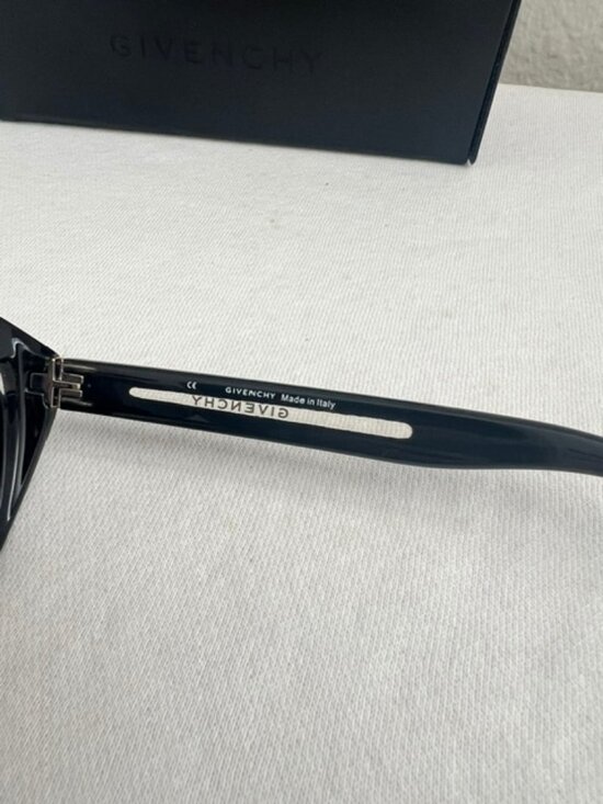 Givenchy SGV 931 COL. 0U88 Italy Black Cat Eye Sunglasses Shades main image 9